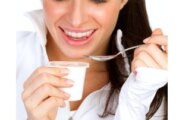 El yogur (yogurt) te alimenta bien y protege tu presión arterial