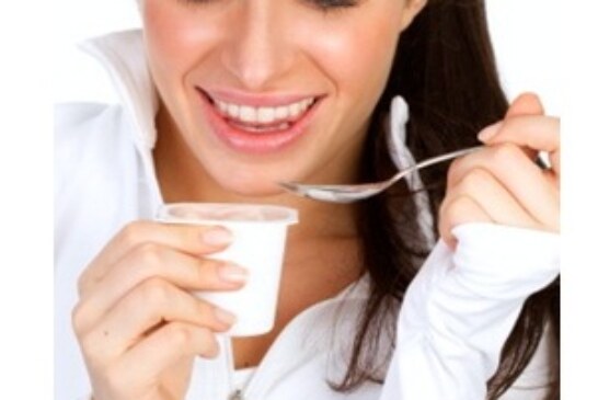 El yogur (yogurt) te alimenta bien y protege tu presión arterial