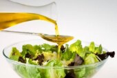 El aceite de oliva VIRGEN EXTRA NATURAL, muy saludable.