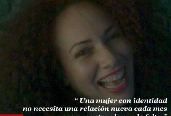 Una mujer con identidad
